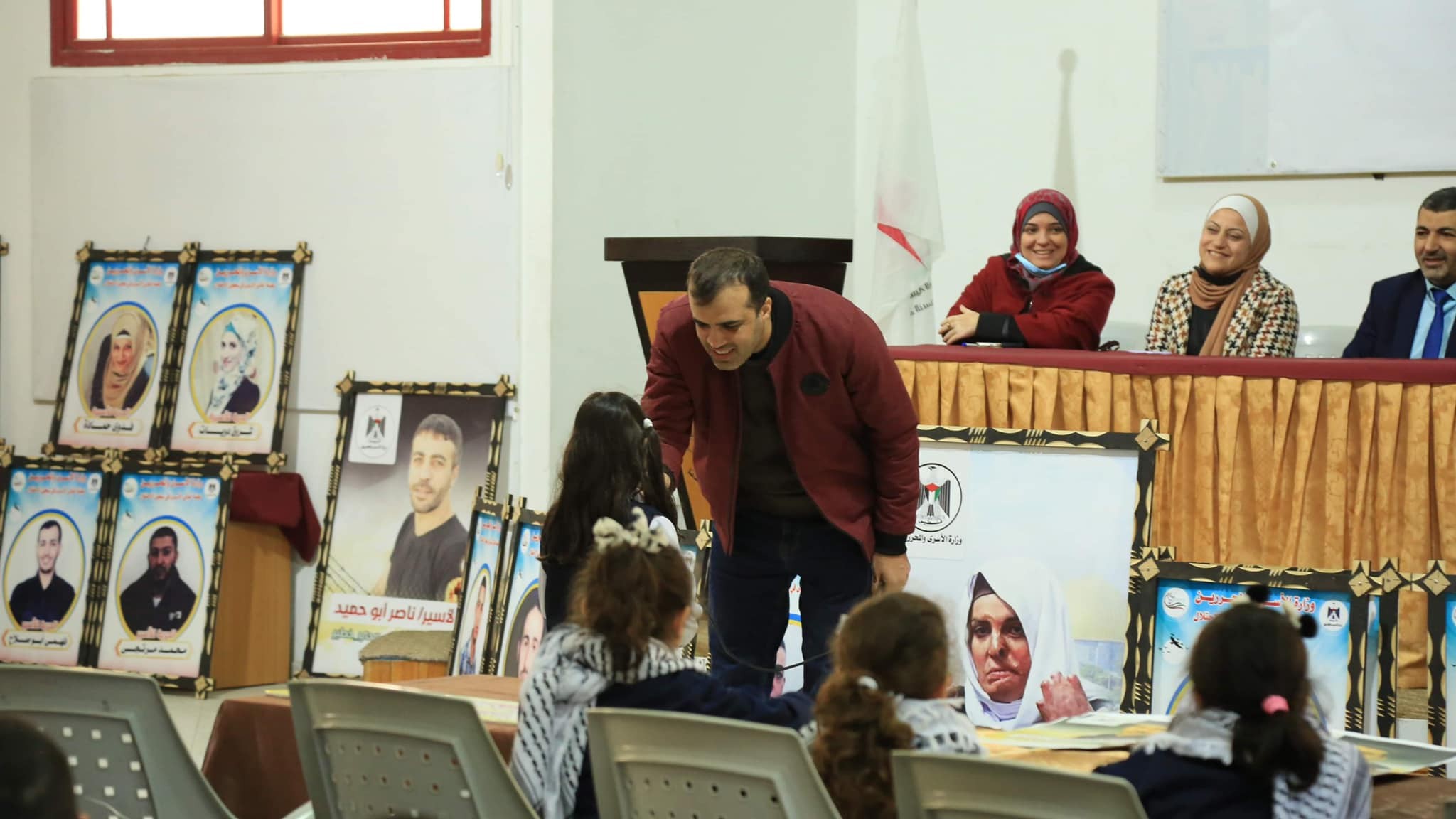 Ministry of Detainees greets a group of students from (Ya Hala ) school.-1