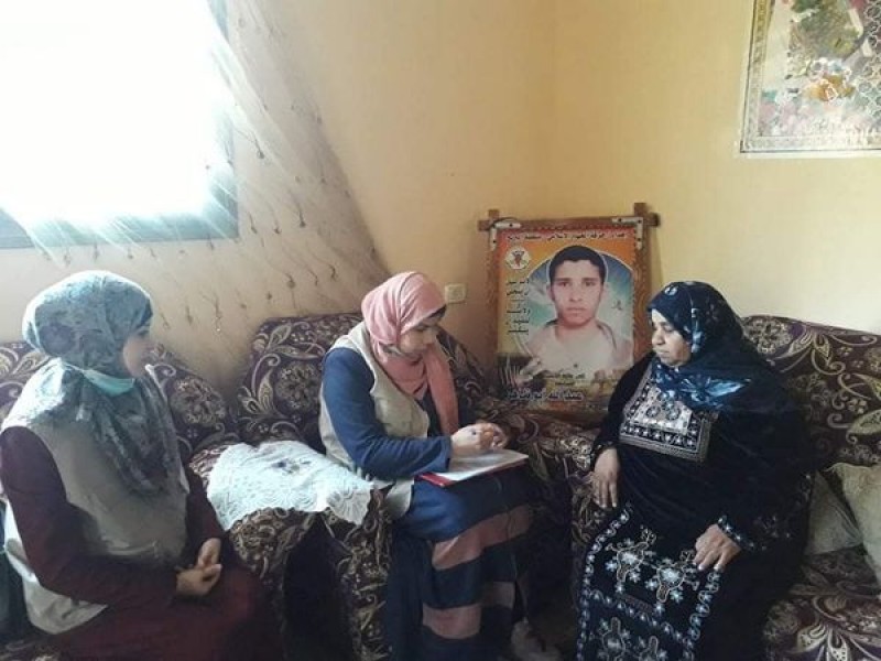 دائرة الرعاية والإرشاد في الوزارة تزور عدد من أهالي الأسرى-1