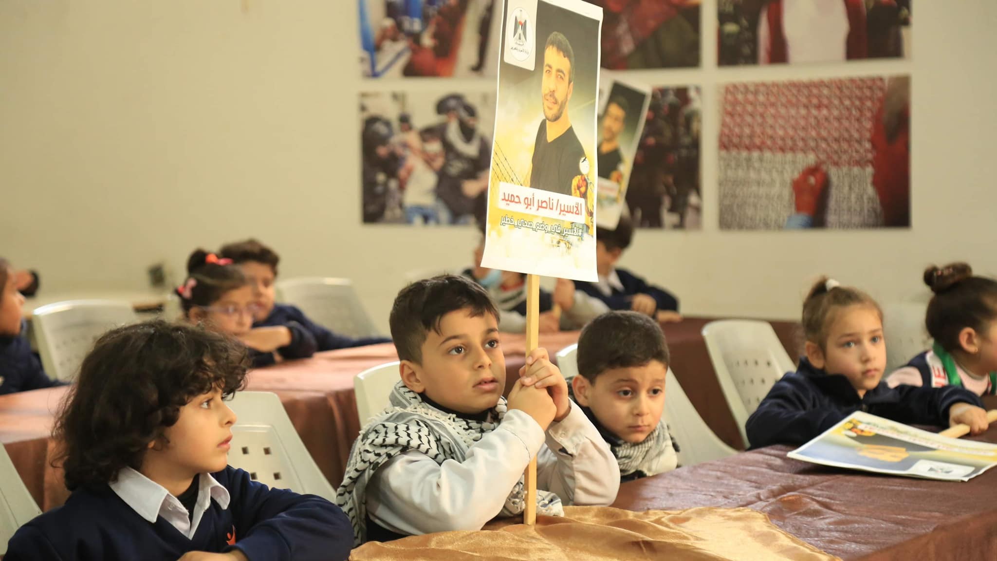 Ministry of Detainees greets a group of students from (Ya Hala ) school.-3