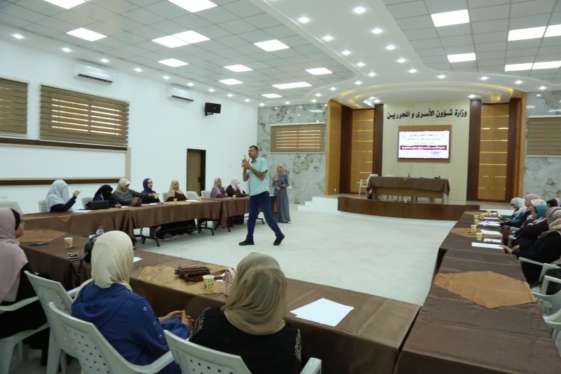 وزارة الأسرى والمحررين وهيئة التوجيه السياسي والمعنوي بوزارة الداخلية تنظمان دورة تثقيفية بقضية الأسرى-3