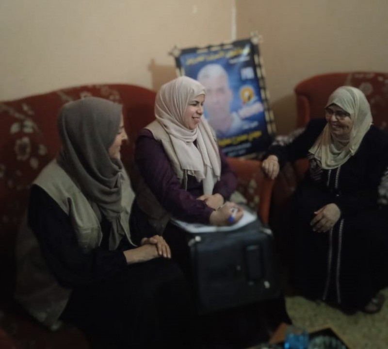 وزارة الأسرى والمحررين تزور عدد من أهالي أسرى محافظة غزة-1